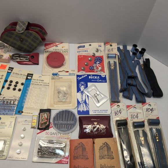 Vintage Sewing Notions Lot Zipper Button Needle Snap Pin Scissors - Picture 3 of 13